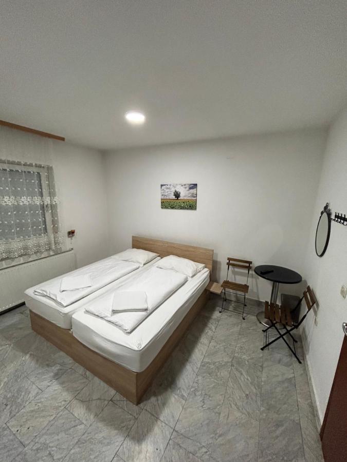 Sobe Zimmer Frei Pozega Buitenkant foto
