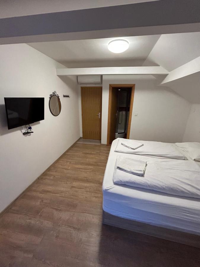 Sobe Zimmer Frei Pozega Buitenkant foto