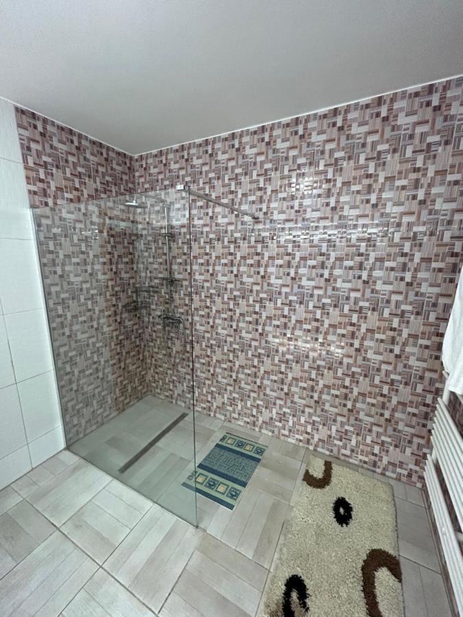 Sobe Zimmer Frei Pozega Buitenkant foto